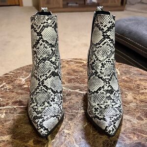 Women’s Snake-Print Pointed Toe Ankle Boots - White/Black